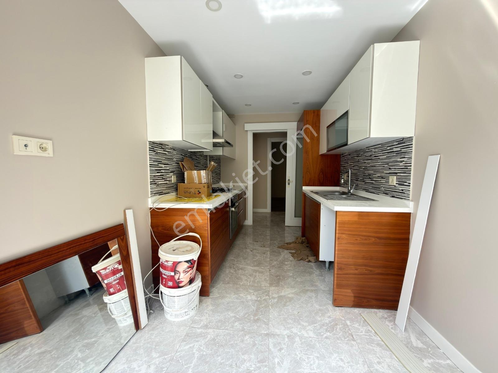Poyraz'dan Suadiyede 7/24 Güvenlikli Sitede Balkonlu 3+1 Satılık — fotoğraf 7