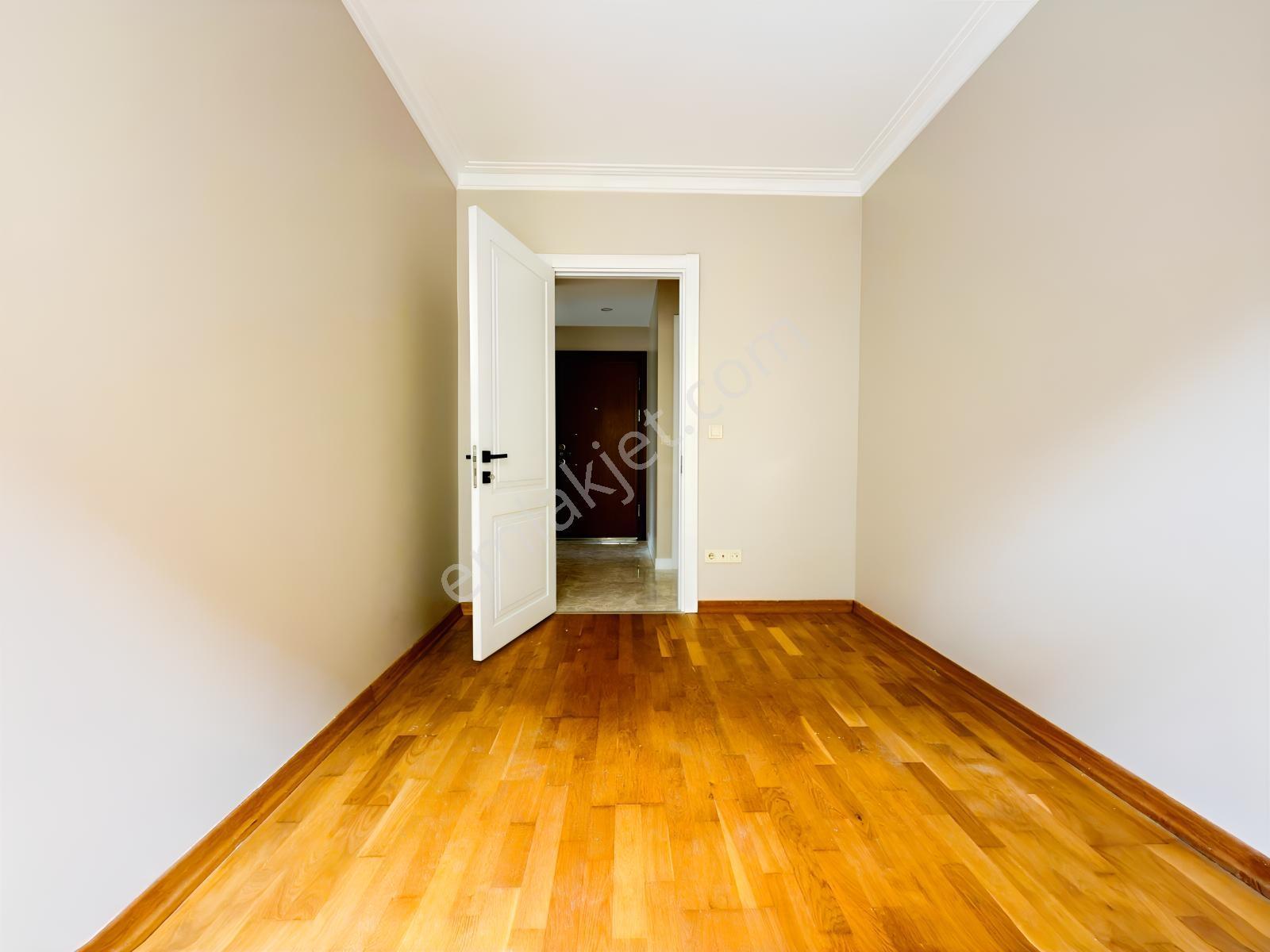 Poyraz'dan Suadiyede 7/24 Güvenlikli Sitede Balkonlu 3+1 Satılık — fotoğraf 20