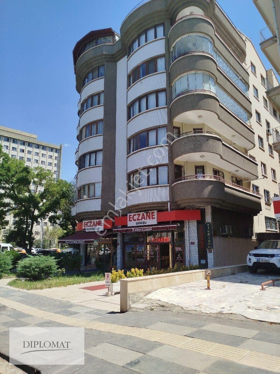 Emek Kazakistan Caddesi Gazi Tıp Hastanesi Karşısi Geniş 3+1 Asansörlü Kapalı Otoparklı — fotoğraf 2