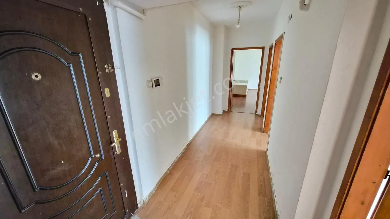 Abidinpaşada Kot-3 De 2+1 Yapılı Satılık Daire — fotoğraf 15