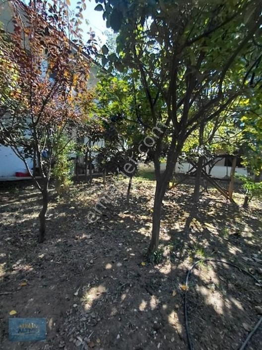 Elit Konumda 360 Mt2 İmarlı Köşe Arsa — fotoğraf 3