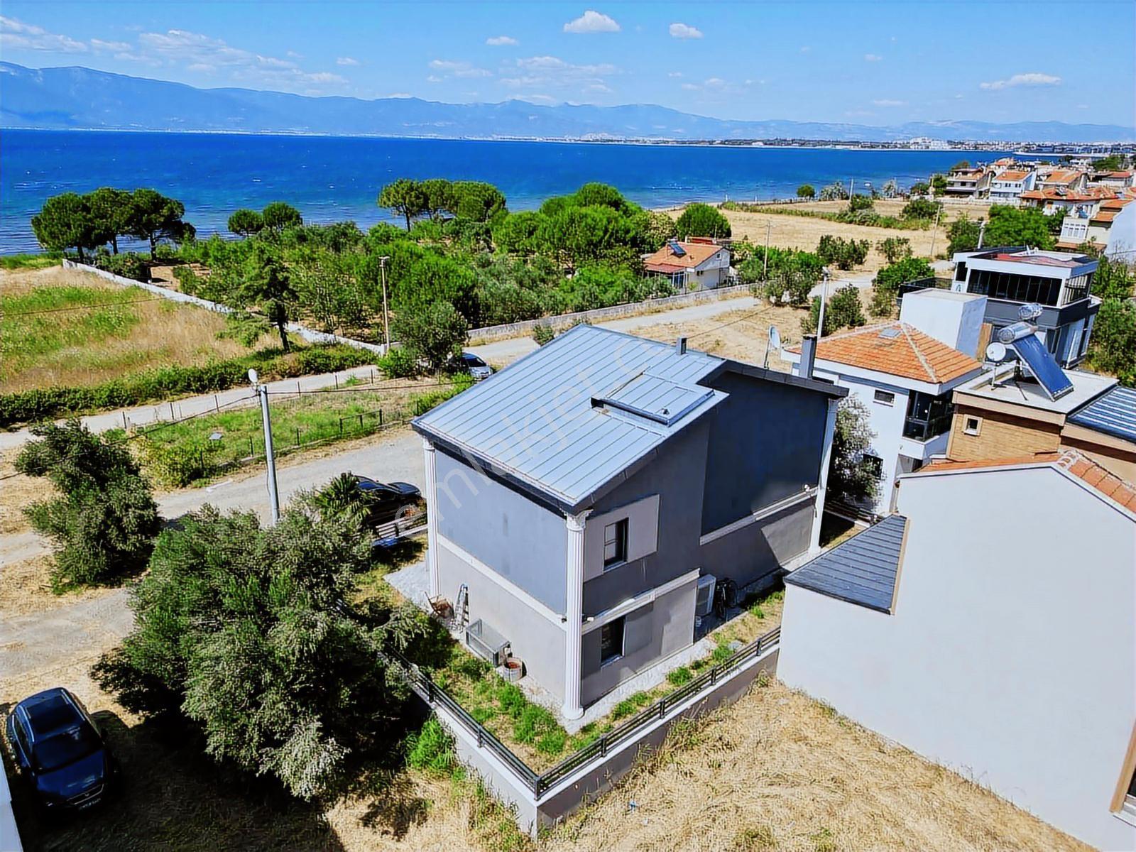 Avcı'Dan İskele'De Denize Sıfır 5+2 300M2 Villa