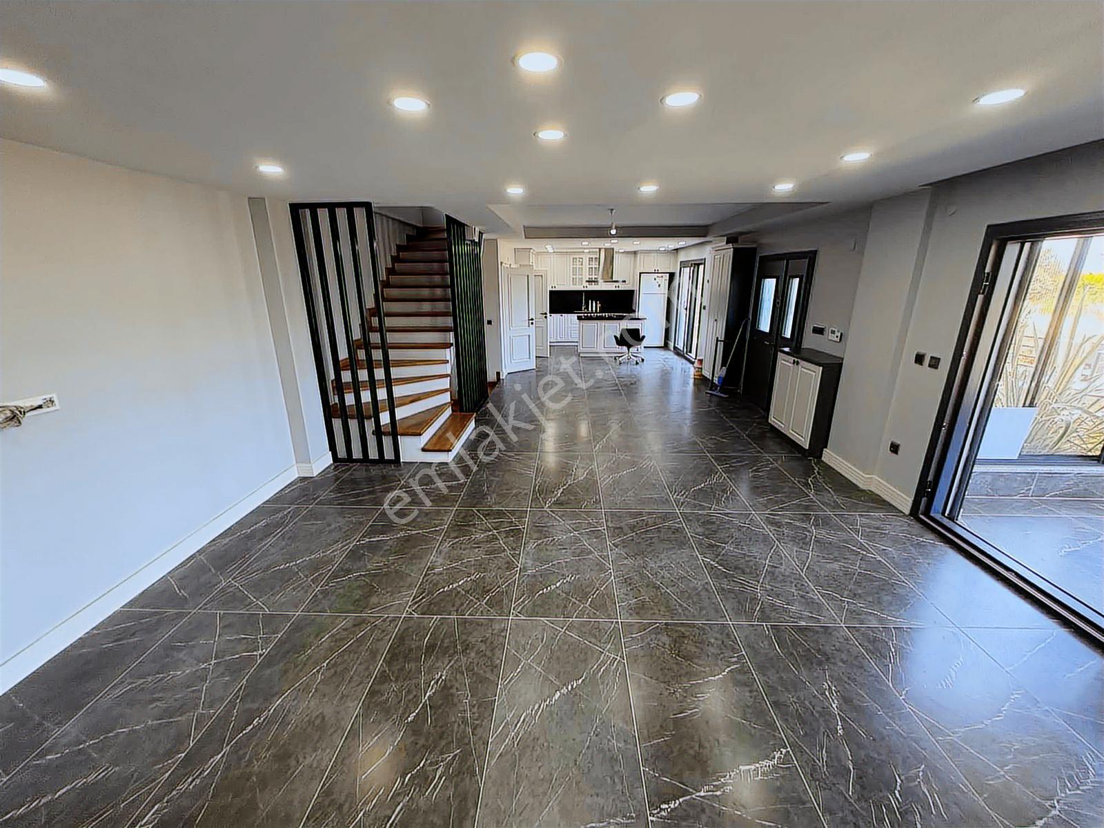Avcı'dan İskele'de Denize Sıfır 5+2 300m2 Villa — fotoğraf 4