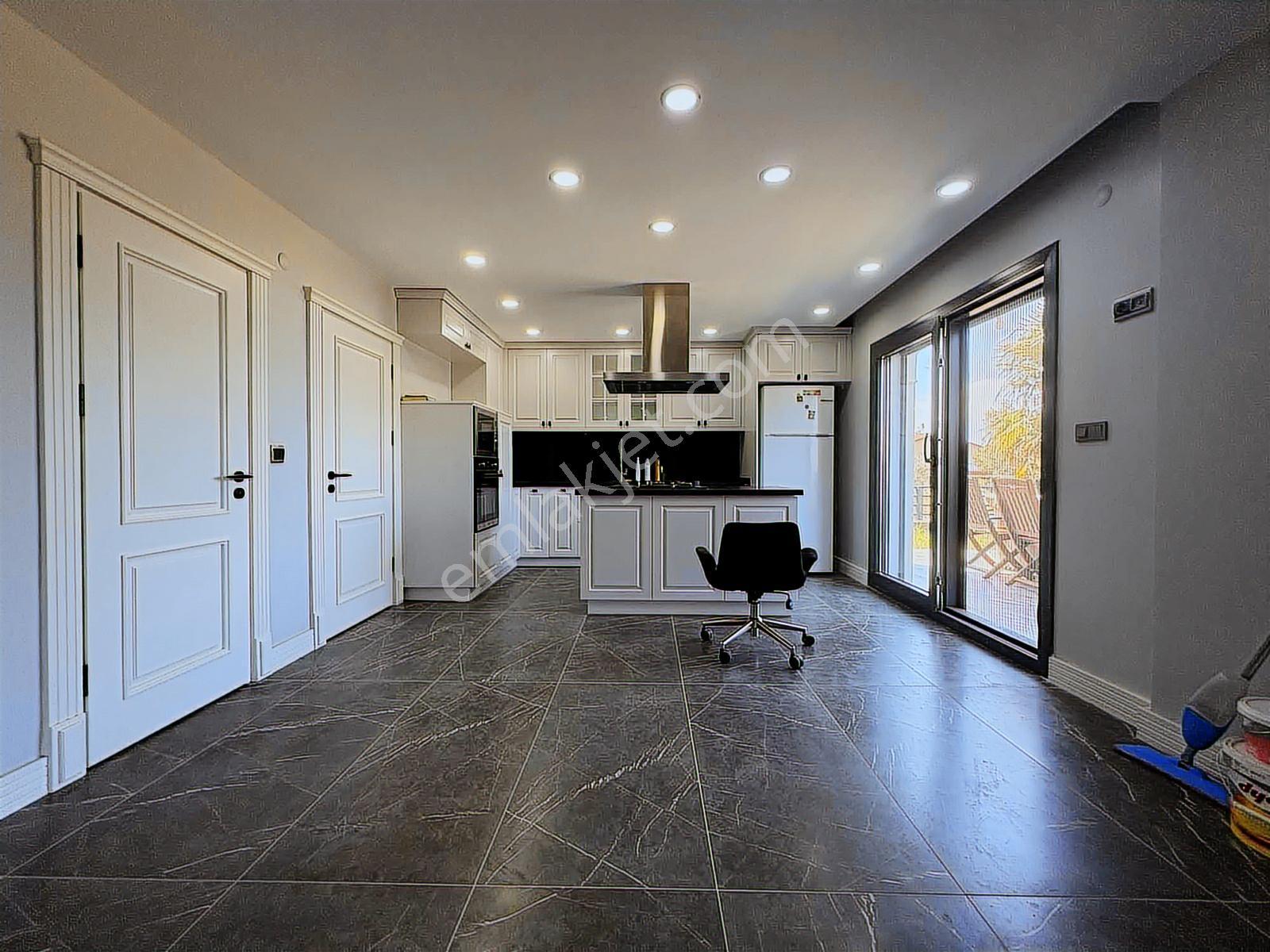 Avcı'dan İskele'de Denize Sıfır 5+2 300m2 Villa — fotoğraf 6