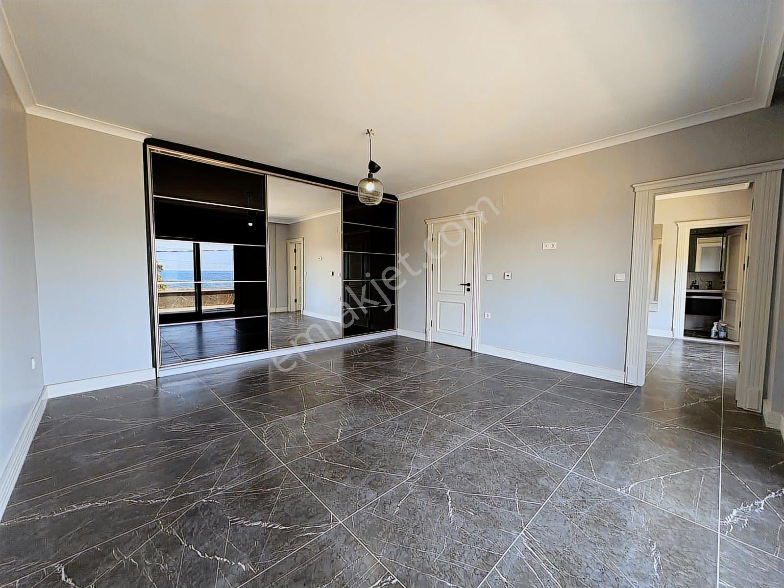 Avcı'dan İskele'de Denize Sıfır 5+2 300m2 Villa — fotoğraf 17
