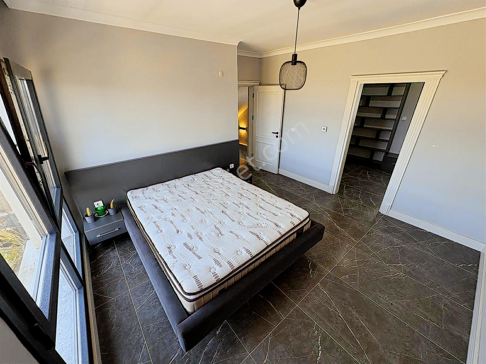 Avcı'dan İskele'de Denize Sıfır 5+2 300m2 Villa — fotoğraf 23