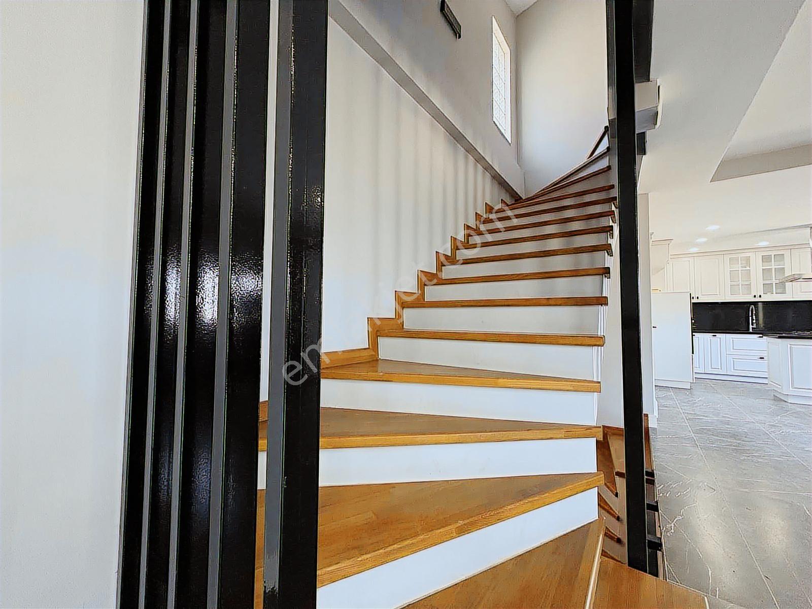 Avcı'dan İskele'de Denize Sıfır 5+2 300m2 Villa — fotoğraf 25