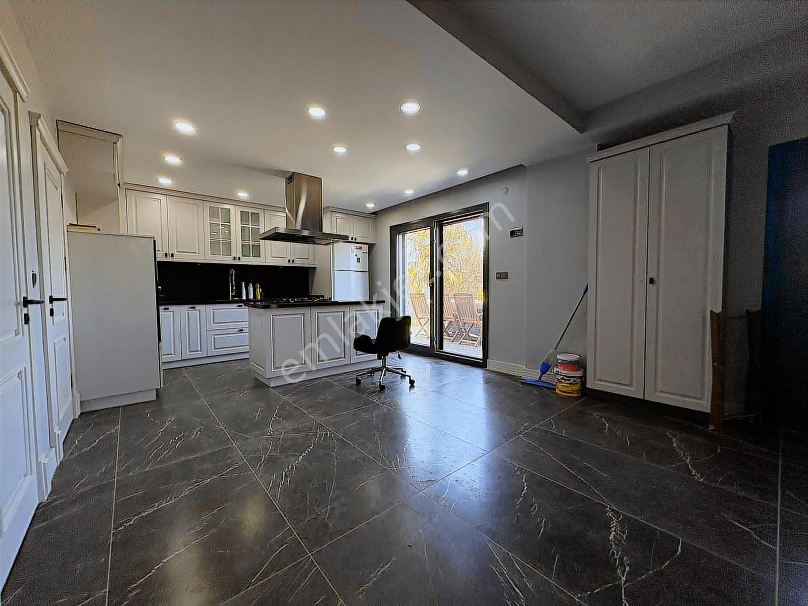 Avcı'dan İskele'de Denize Sıfır 5+2 300m2 Villa — fotoğraf 32