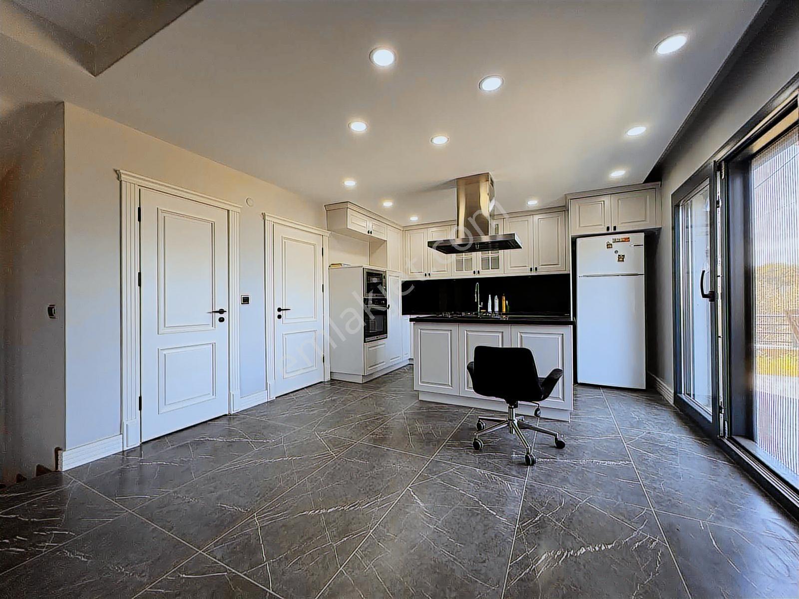 Avcı'dan İskele'de Denize Sıfır 5+2 300m2 Villa — fotoğraf 33