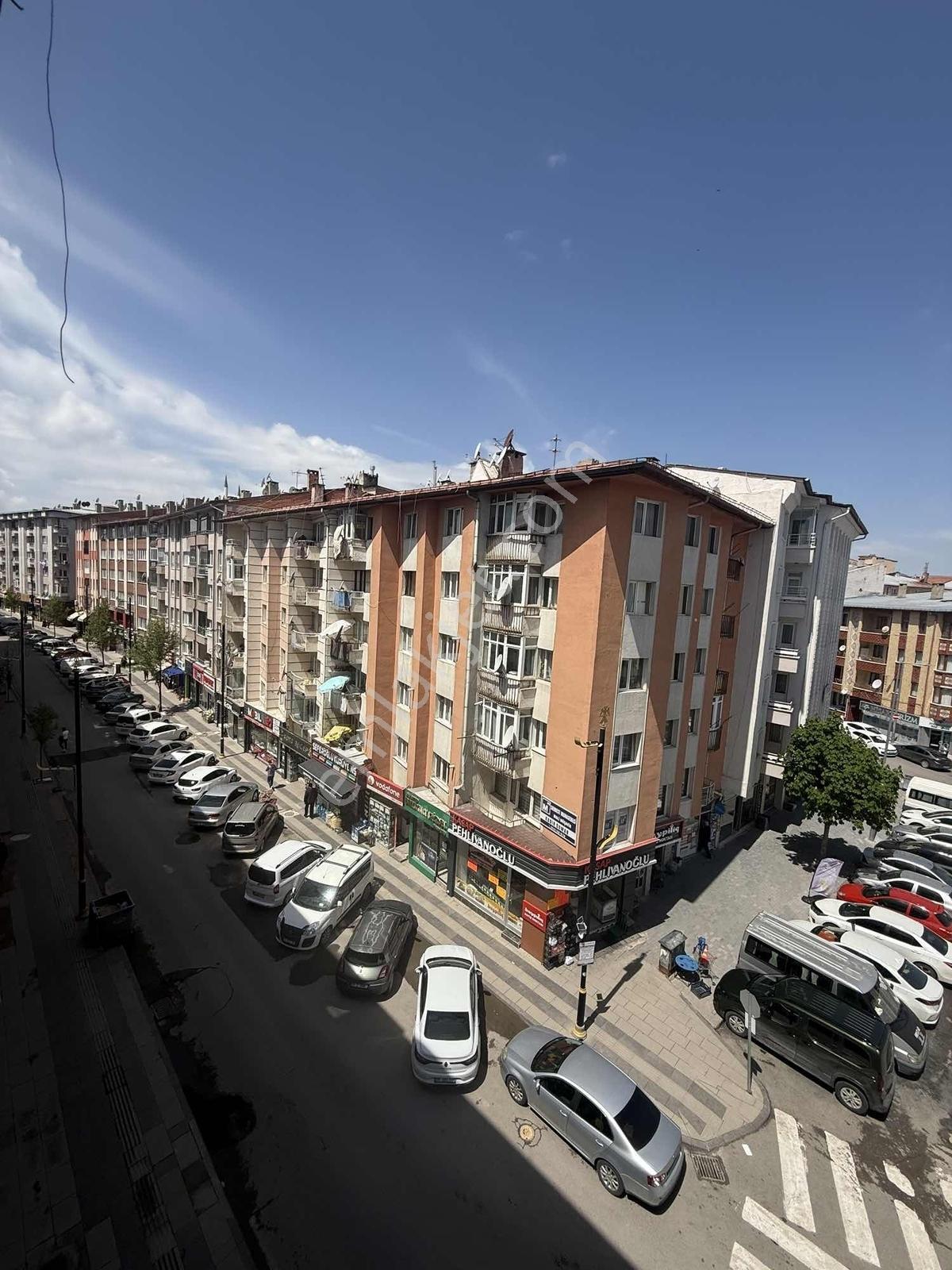 Sivas Kepenek Caddesinde Satılık 2+1 Daire