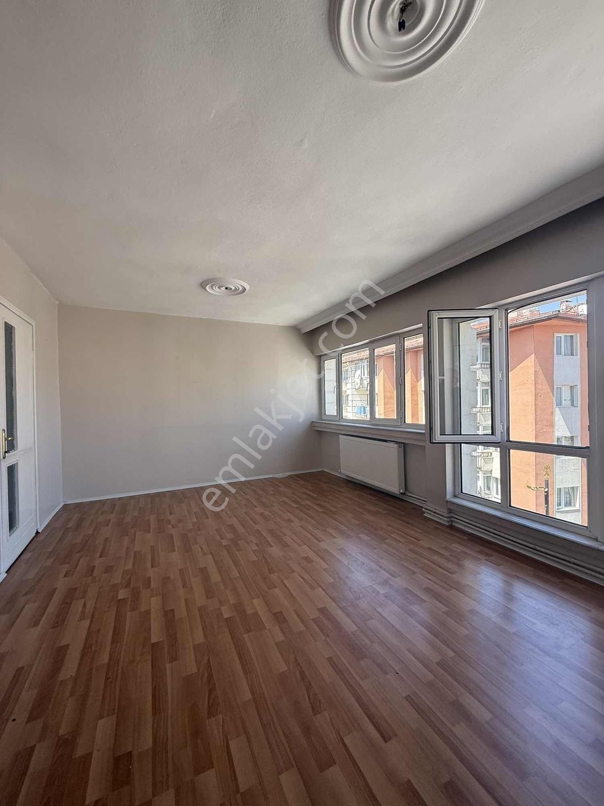 Sivas Kepenek Caddesinde Satılık 2+1 Daire — fotoğraf 6