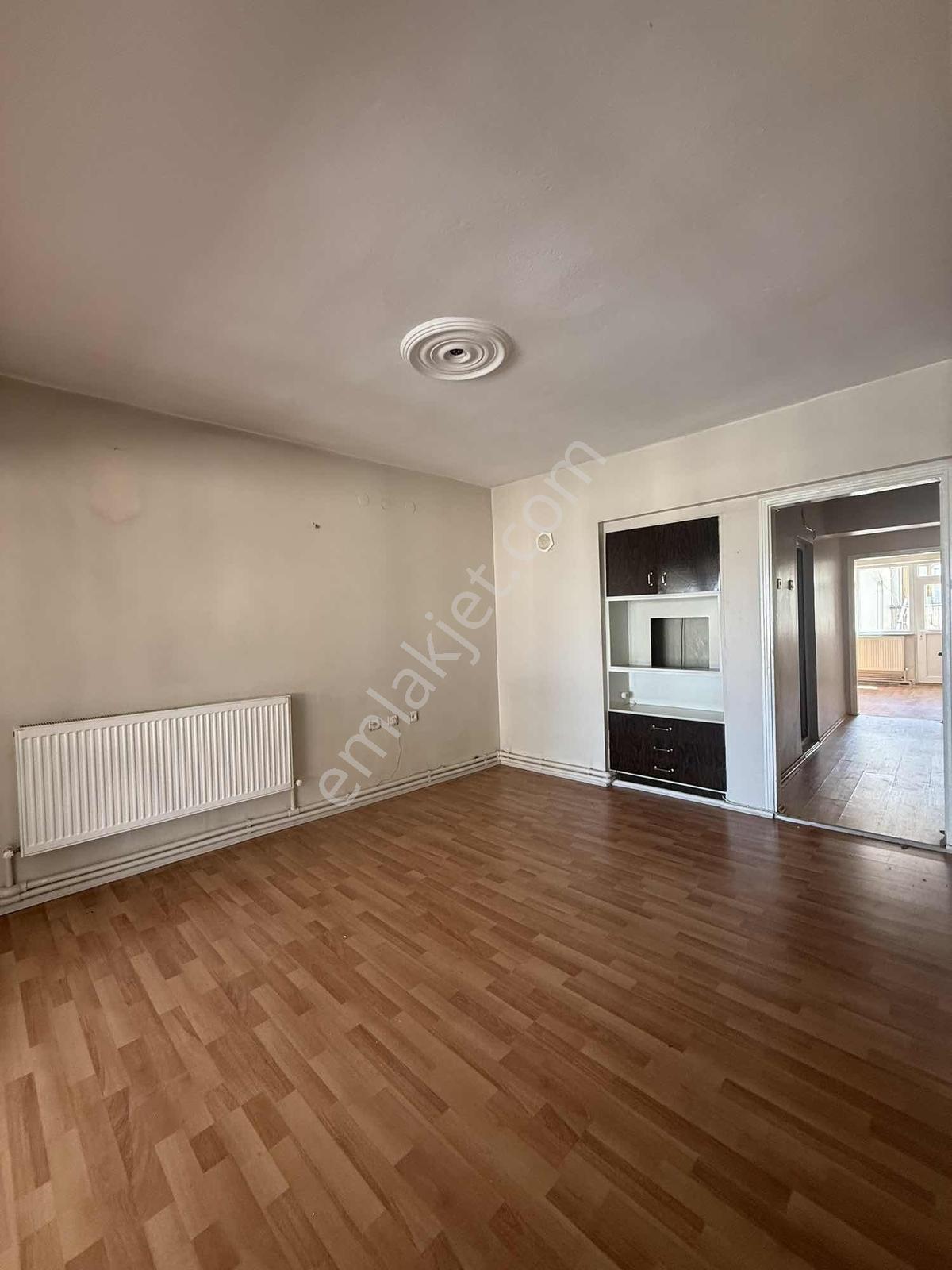 Sivas Kepenek Caddesinde Satılık 2+1 Daire — fotoğraf 7