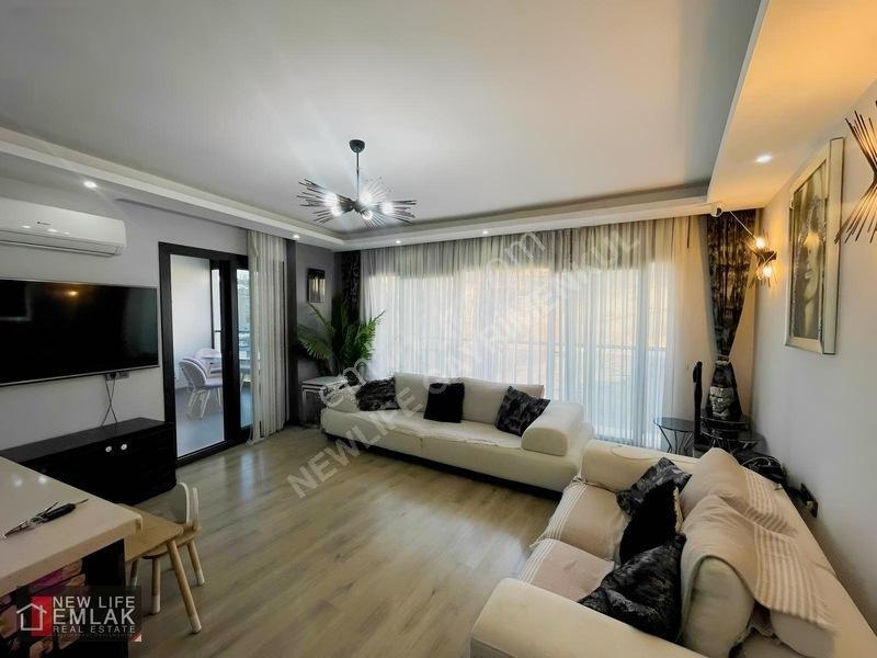 Kuşadasında Havuzlu Sitede Eşyalı Satılık Daire Acil — fotoğraf 2