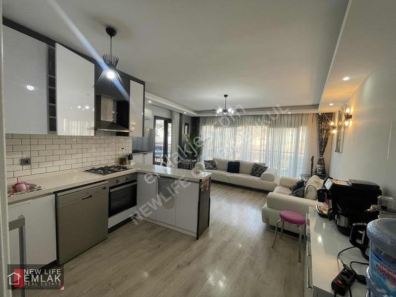 Kuşadasında Havuzlu Sitede Eşyalı Satılık Daire Acil — fotoğraf 3