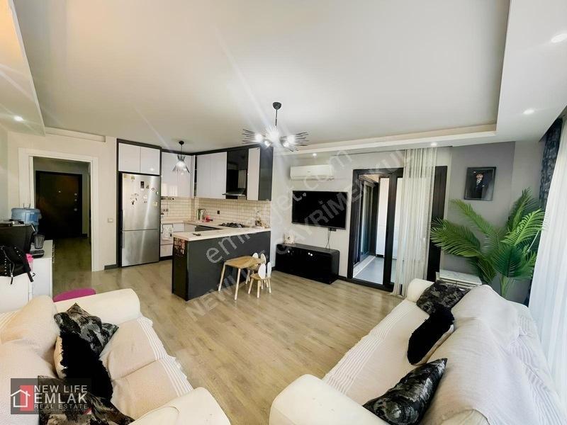 Kuşadasında Havuzlu Sitede Eşyalı Satılık Daire Acil — fotoğraf 4