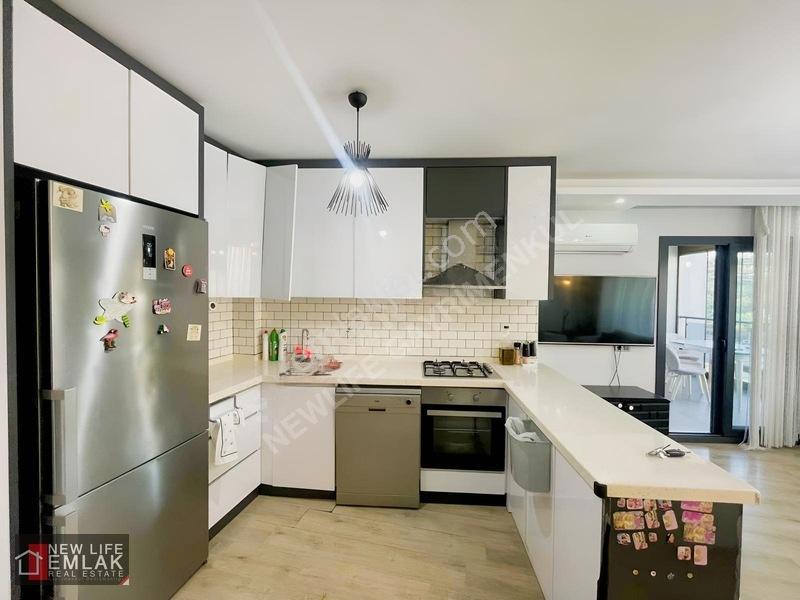 Kuşadasında Havuzlu Sitede Eşyalı Satılık Daire Acil — fotoğraf 5