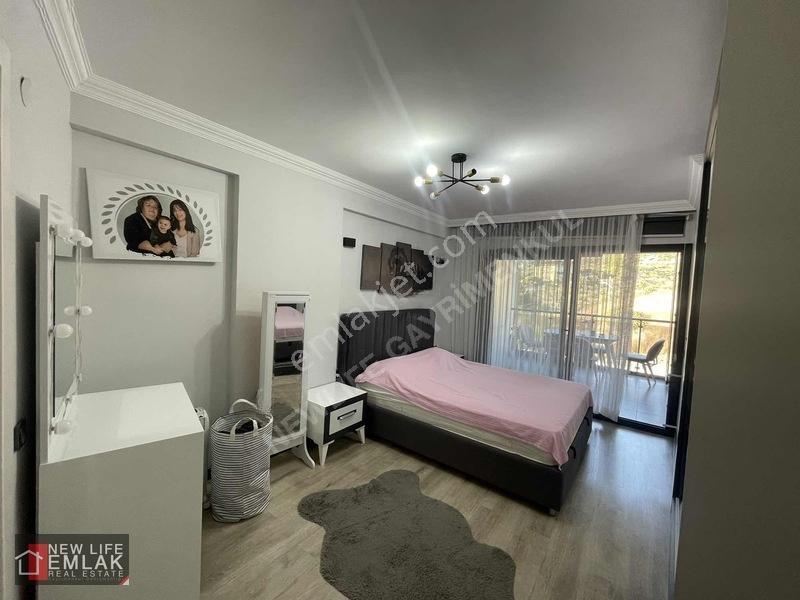 Kuşadasında Havuzlu Sitede Eşyalı Satılık Daire Acil — fotoğraf 10