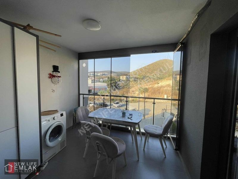 Kuşadasında Havuzlu Sitede Eşyalı Satılık Daire Acil — fotoğraf 21