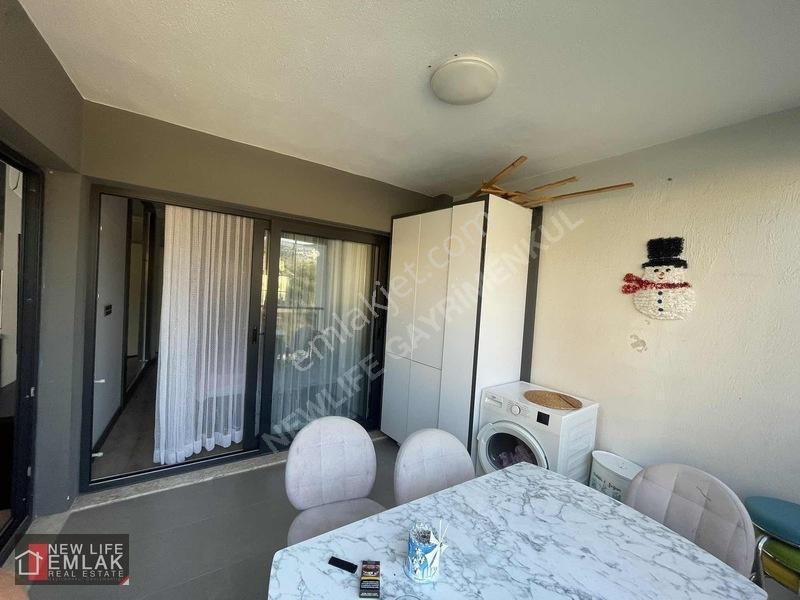 Kuşadasında Havuzlu Sitede Eşyalı Satılık Daire Acil — fotoğraf 22