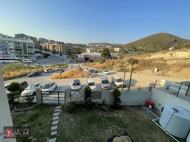 Kuşadasında Havuzlu Sitede Eşyalı Satılık Daire Acil — fotoğraf 23