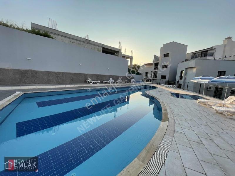 Kuşadasında Havuzlu Sitede Eşyalı Satılık Daire Acil — fotoğraf 25