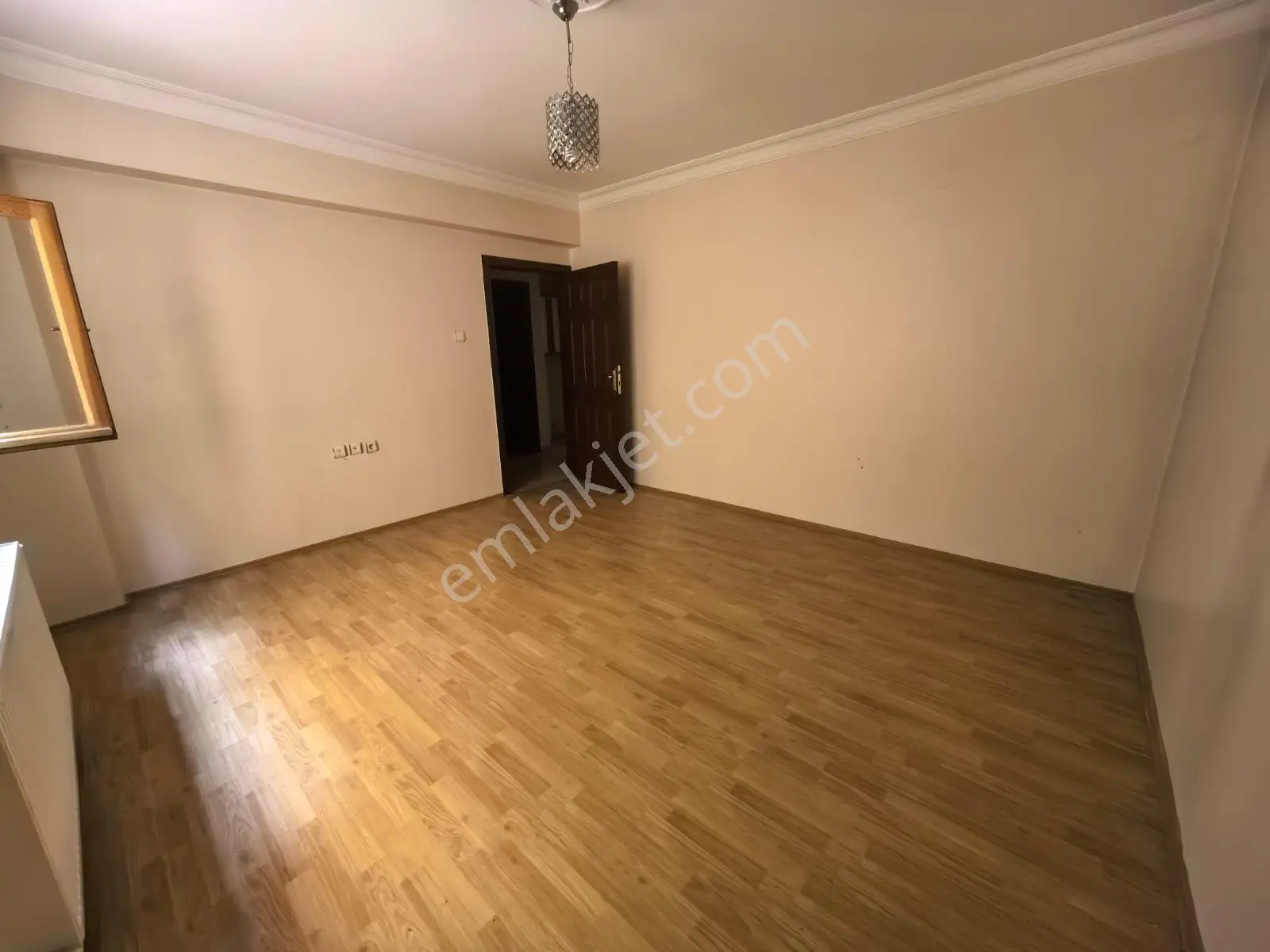 Toprak Emlaktan Ank Keçiören Baglarbaşı Mah De 3+1 Daire