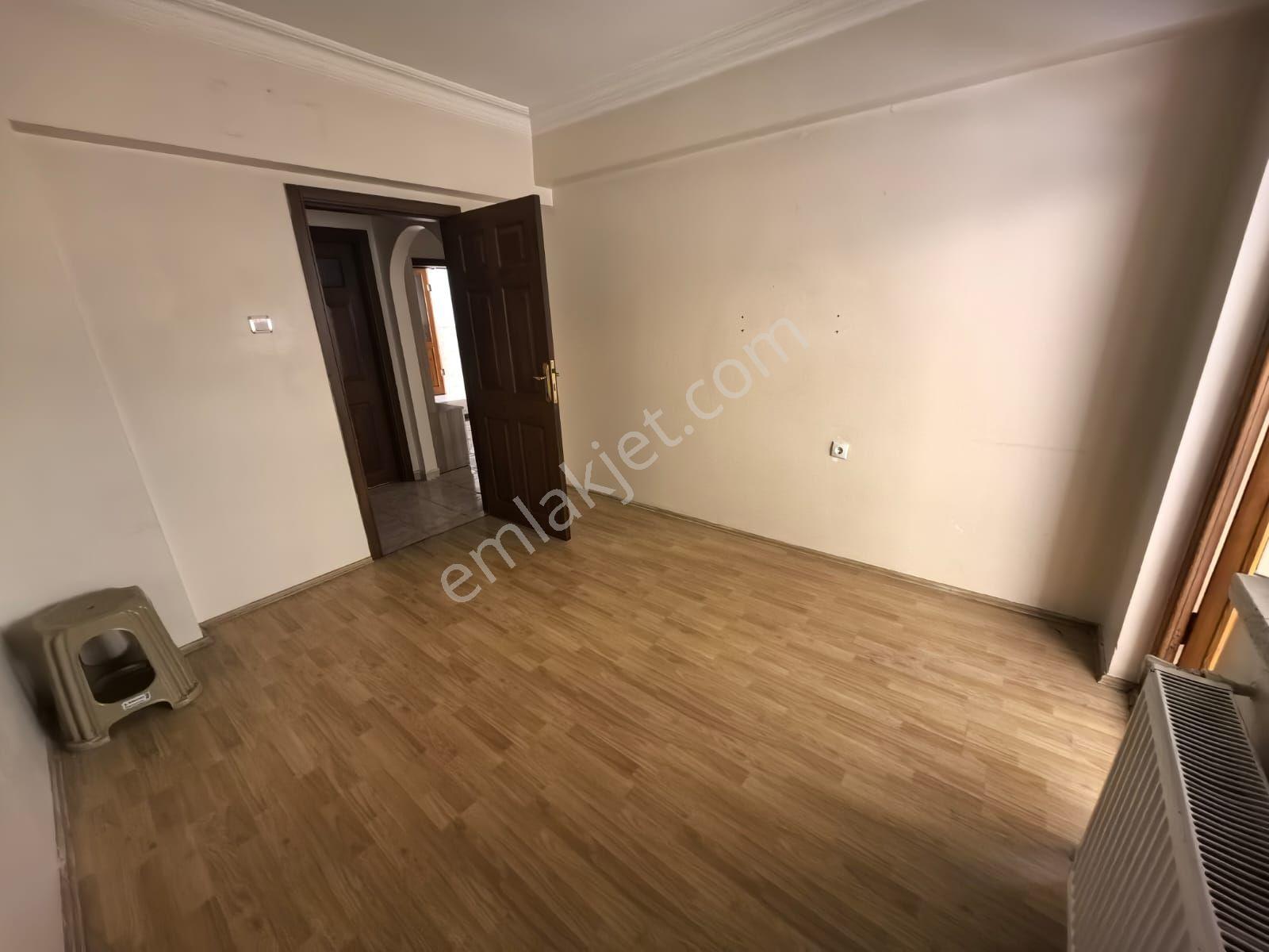 Toprak Emlaktan Ank Keçiören Baglarbaşı Mah De 3+1 Daire — fotoğraf 5