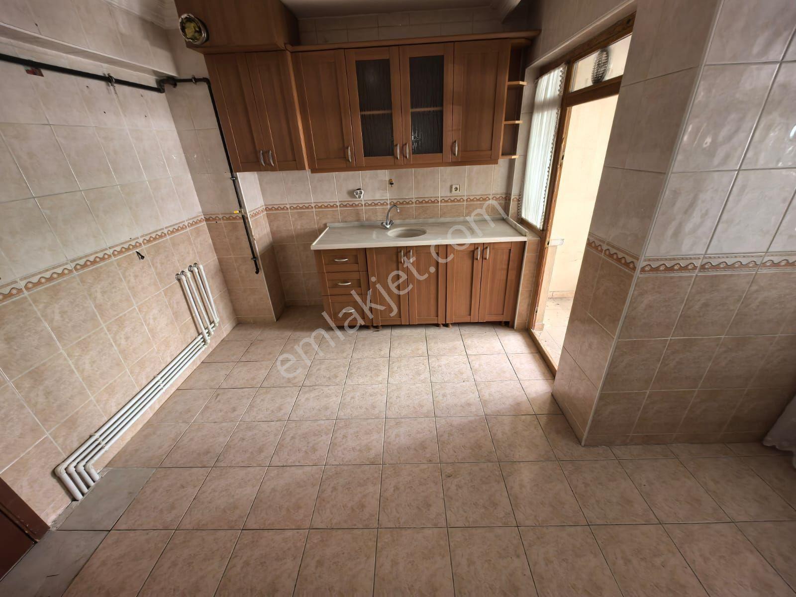 Toprak Emlaktan Ank Keçiören Baglarbaşı Mah De 3+1 Daire — fotoğraf 9