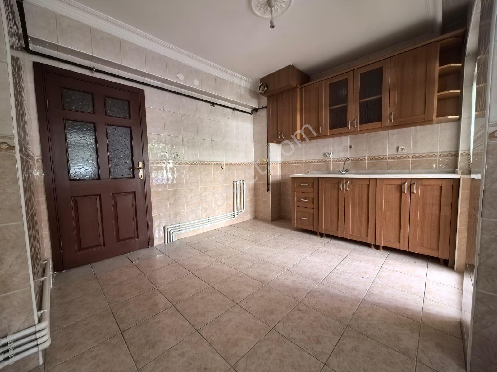 Toprak Emlaktan Ank Keçiören Baglarbaşı Mah De 3+1 Daire — fotoğraf 20