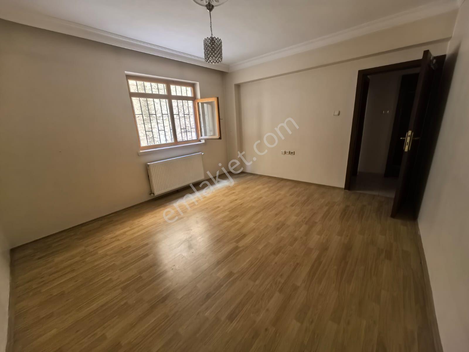 Toprak Emlaktan Ank Keçiören Baglarbaşı Mah De 3+1 Daire — fotoğraf 24