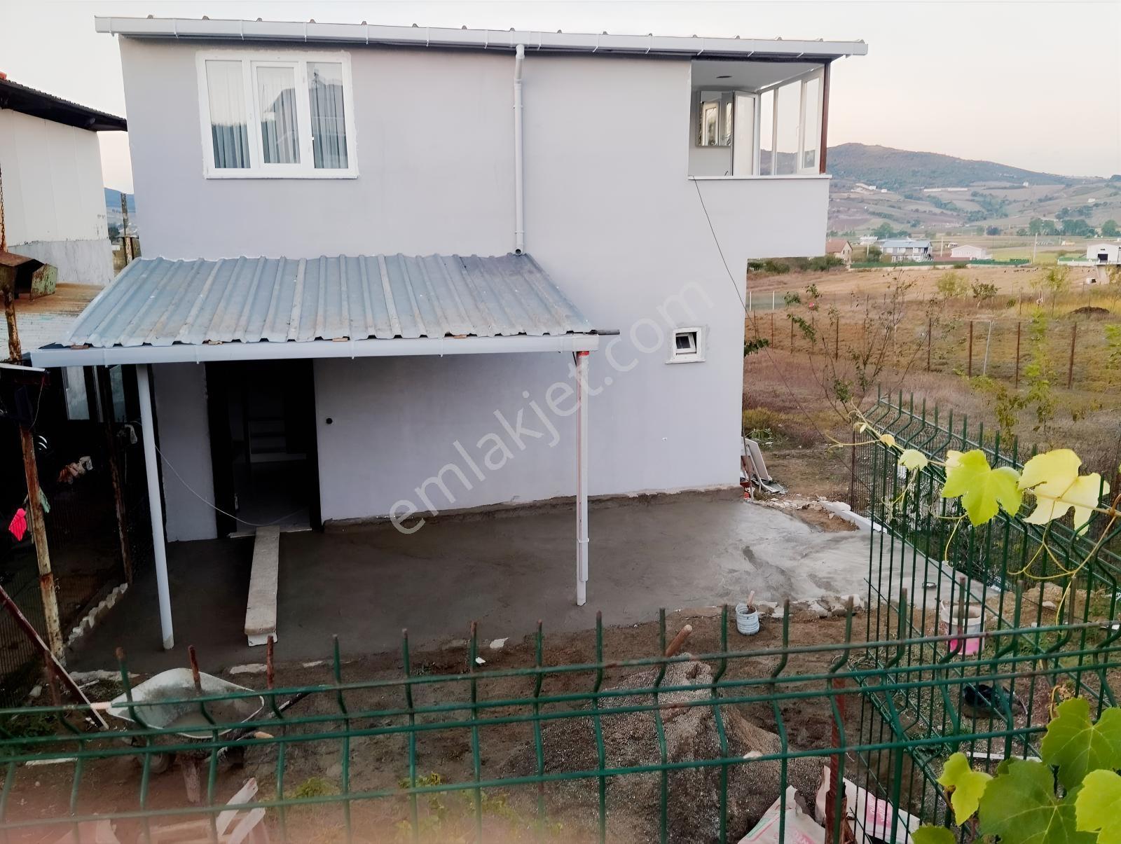 714 M2 Arsa İçinde 2 Katlı Ev Ve Ahır