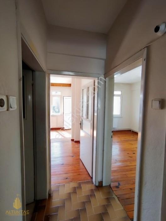 Derince İbn-i Sinada 267 M² Arsalı 3 Katlı Bina — fotoğraf 3