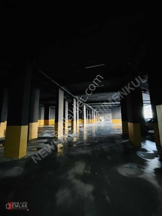 Kuşadasında Havuzlu Sitede Kapalı Otoparklı Çok Geniş 2+1 — fotoğraf 11