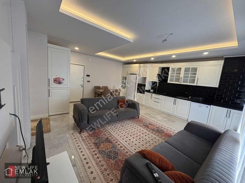 Kuşadasında Havuzlu Sitede Kapalı Otoparklı Çok Geniş 2+1 — fotoğraf 18