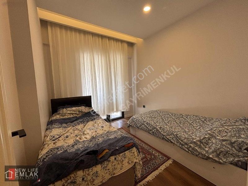 Kuşadasında Havuzlu Sitede Kapalı Otoparklı Çok Geniş 2+1 — fotoğraf 21