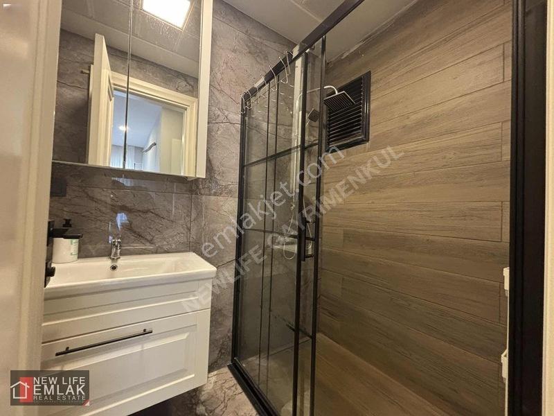 Kuşadasında Havuzlu Sitede Kapalı Otoparklı Çok Geniş 2+1 — fotoğraf 26