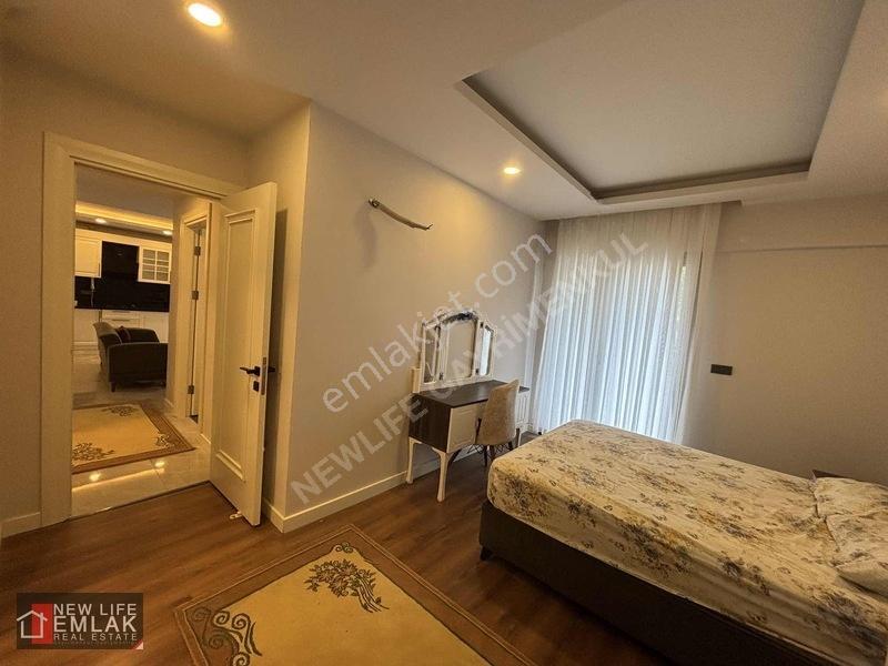 Kuşadasında Havuzlu Sitede Kapalı Otoparklı Çok Geniş 2+1 — fotoğraf 28