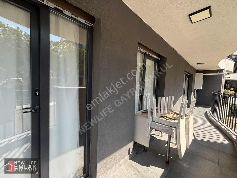 Kuşadasında Havuzlu Sitede Kapalı Otoparklı Çok Geniş 2+1 — fotoğraf 30