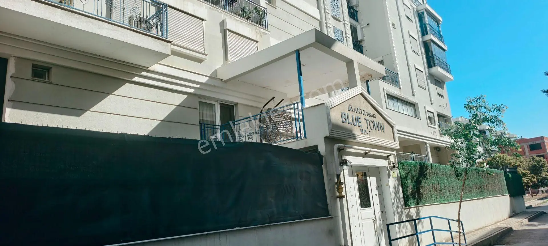 Karşıyaka Atakent Yalı’da | Blue Town Sitesinde, Satılık Eşyalı 1+1 | 47 M² | 7 M² Kapalı Balkon — fotoğraf 2