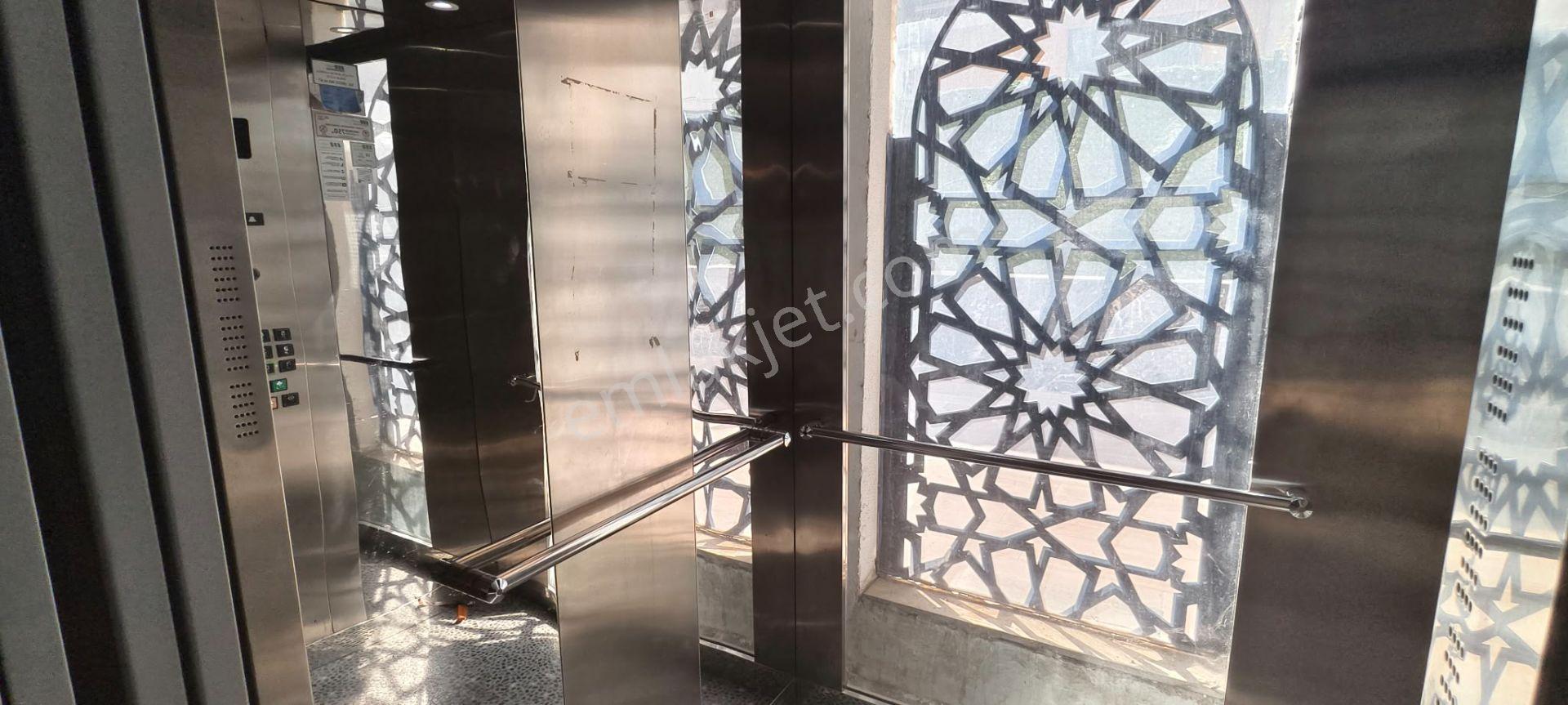 Karşıyaka Atakent Yalı’da | Blue Town Sitesinde, Satılık Eşyalı 1+1 | 47 M² | 7 M² Kapalı Balkon — fotoğraf 8