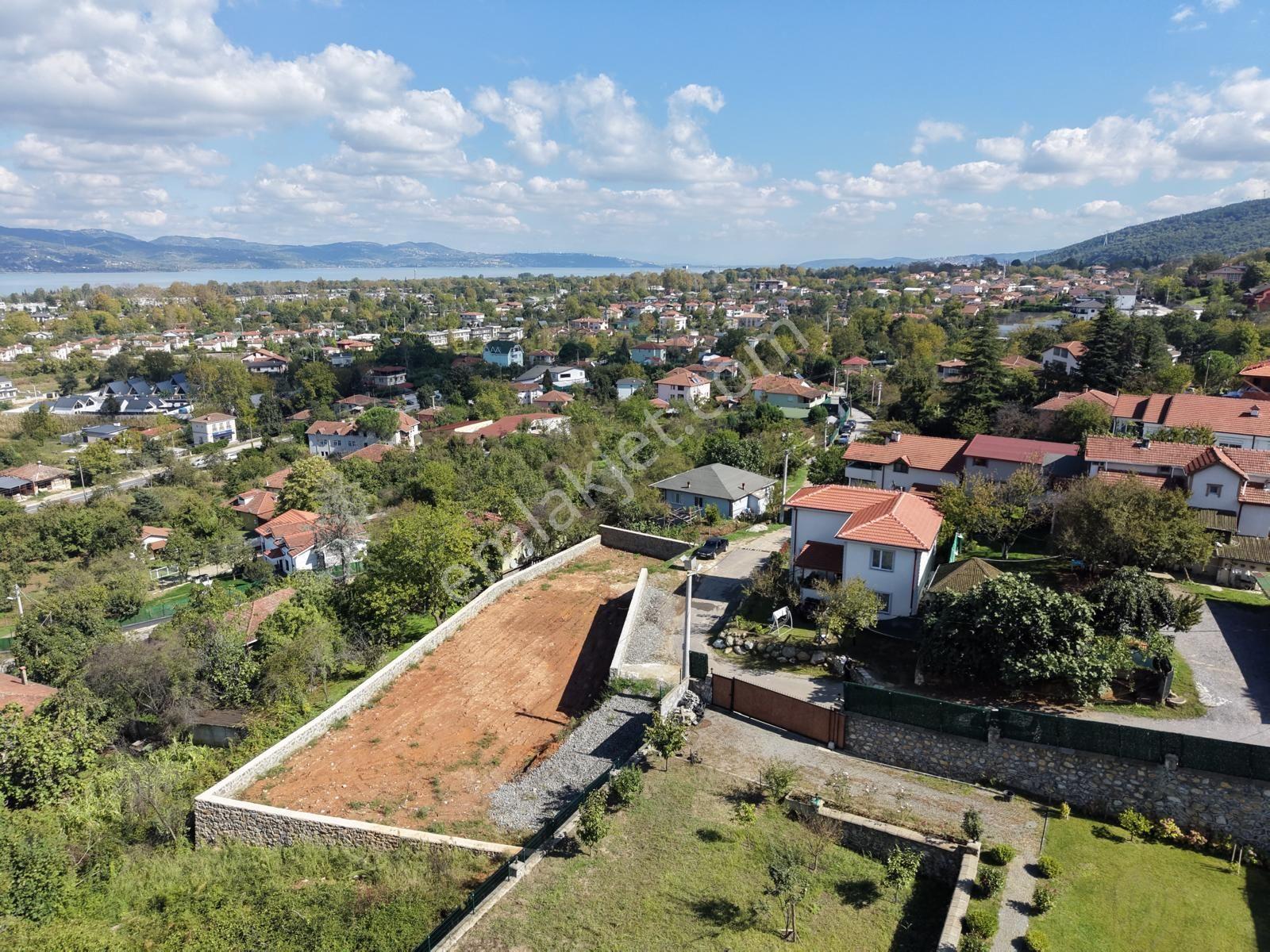 Sapanca Yanık'ta Satılık 887m² İmarlı Villa Arsası — fotoğraf 2