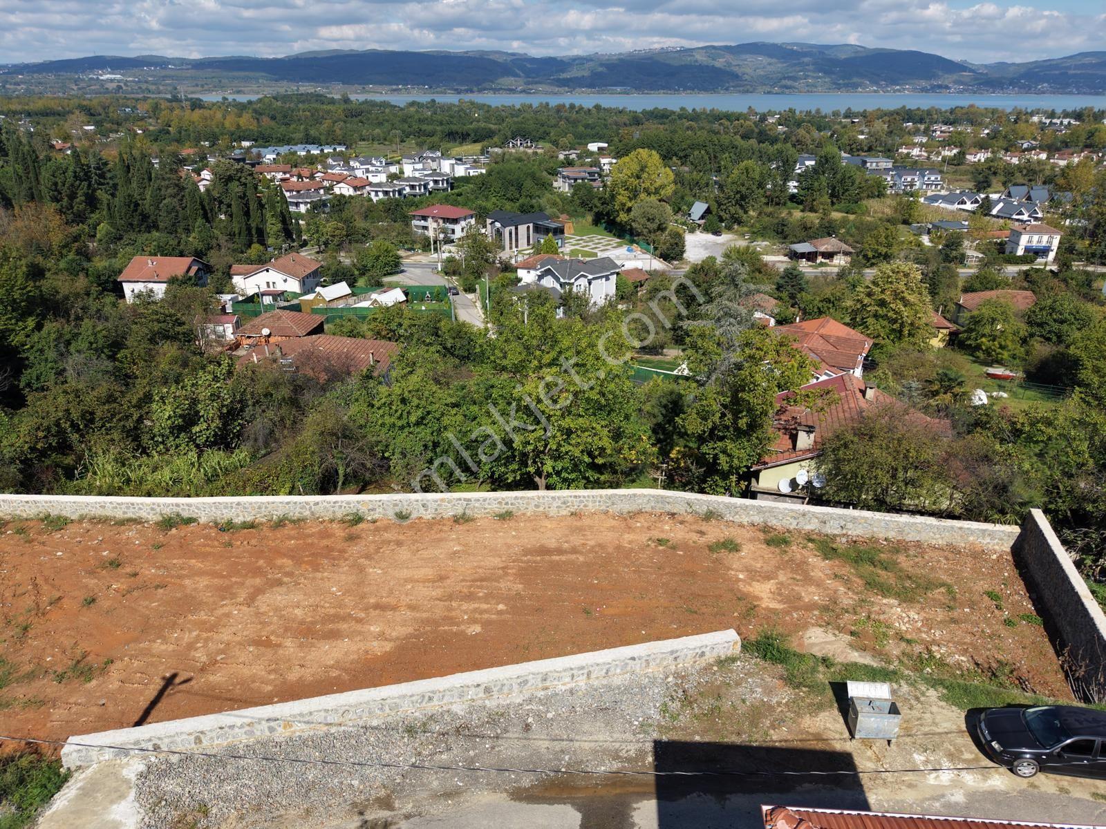Sapanca Yanık'ta Satılık 887m² İmarlı Villa Arsası — fotoğraf 3