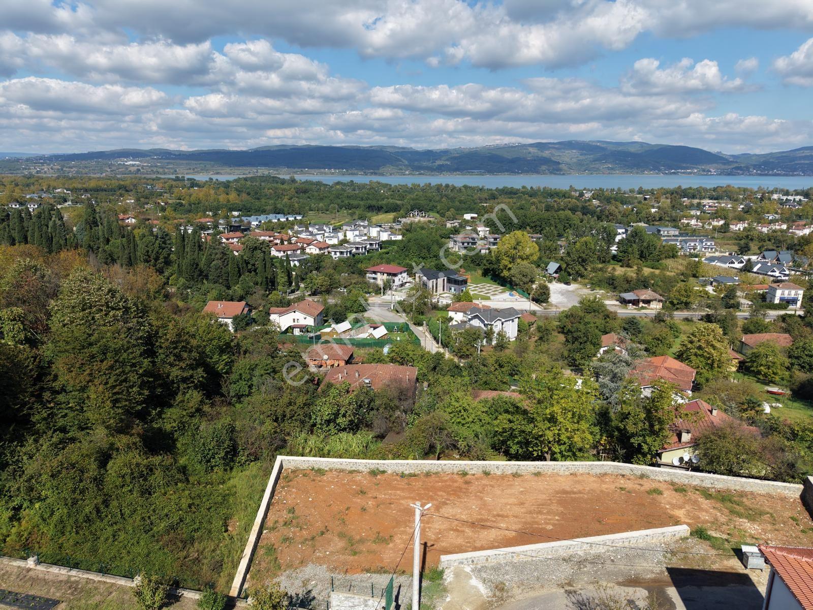 Sapanca Yanık'ta Satılık 887m² İmarlı Villa Arsası — fotoğraf 4
