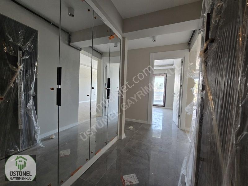 Üstünel'den Hvauzlu Sitede Geniş M2'li Giyinme Odalı Daire — fotoğraf 3
