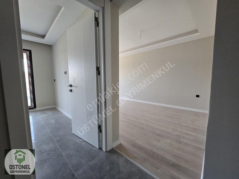 Üstünel'den Hvauzlu Sitede Geniş M2'li Giyinme Odalı Daire — fotoğraf 4