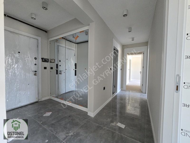 Üstünel'den Hvauzlu Sitede Geniş M2'li Giyinme Odalı Daire — fotoğraf 7