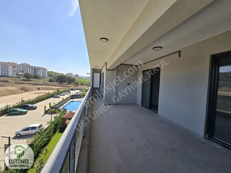 Üstünel'den Hvauzlu Sitede Geniş M2'li Giyinme Odalı Daire — fotoğraf 11