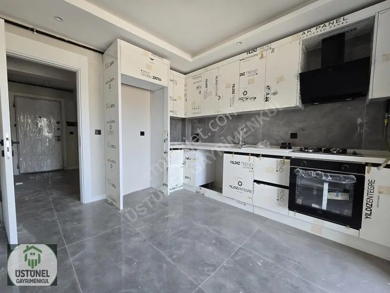 Üstünel'den Hvauzlu Sitede Geniş M2'li Giyinme Odalı Daire — fotoğraf 14