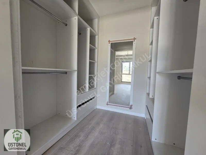 Üstünel'den Hvauzlu Sitede Geniş M2'li Giyinme Odalı Daire — fotoğraf 21