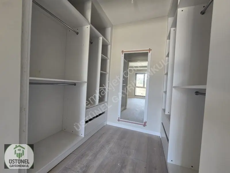 Üstünel'den Hvauzlu Sitede Geniş M2'li Giyinme Odalı Daire — fotoğraf 22